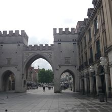 シンプルなカールス門