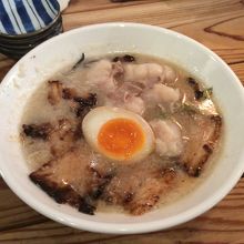 モツ入、チャーシュー麺