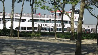 フェリー待ちの人がたくさんです。