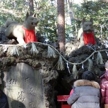 霊狐塚。しっかり御参りしました。