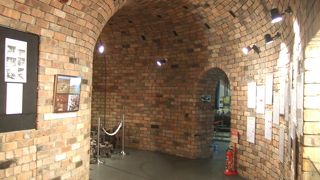 レンガの建物の中にレンガ！