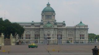 西洋風？の重厚な建物