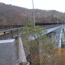 霧降高原側側から見た橋