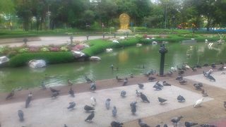 繁華街にある綺麗な公園