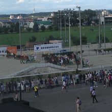 バックヤードツアーにて。旧アナウンス室からの眺め。