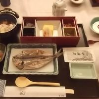 朝食です。アジの開きがおいしかったです。