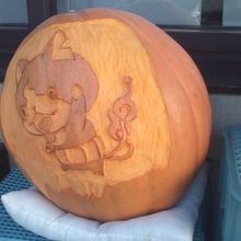 基本的にはデザインを彫り込んだ感じの作品が並びます