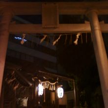 ひっそりとたたずむ。