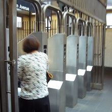 72丁目駅改札出口です。