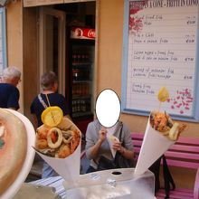 美味しかったミックスフライドフィッシュ５ユーロ