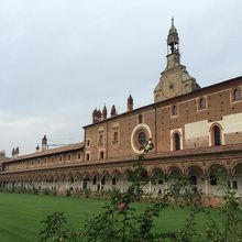 大回廊付き中庭