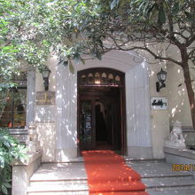 安亭路46号1号楼の入口。