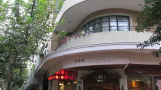 主要道路の准海中路は西蔵南路から華山路まで、優秀歴史建築も多く残っています。