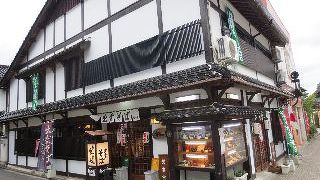 神楽殿近くの蕎麦店