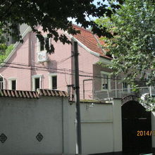 老房子（1930年代前後に建てられた洋館）が並ぶ。