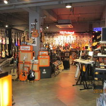 楽器店が多い。
