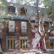 夜はバーに成りそうだ。