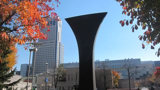 待ち合わせのポイントとするには離れている