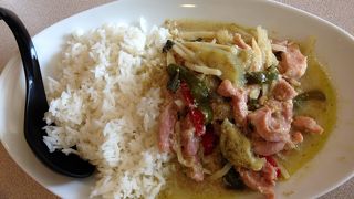 ランチタイムはお客さんでいっぱい。ボリューム満点で美味しい！