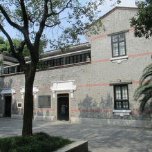 公園の中にある中国青年編輯部旧址。