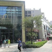 新天地時尚の建物。