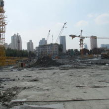 右側は新天地の拡大再開発地域に成っています。