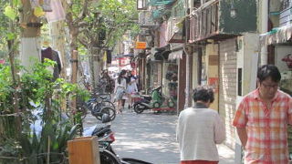 フランス租界の肇周路は西蔵南路から西へ進み済南路と合肥路の交差点で左に折れるＬ字型の路で南の端の徐家匯路まで行きます。