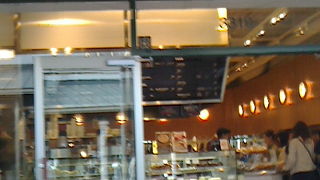 アウトレットでおかいものの休憩に。