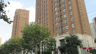 フランス租界の建国新路は肇周路から西蔵南路まで、再開発が終わりビルとなる。