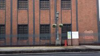 京都府舞鶴市字北吸に有ります。ここは、舞鶴の地に舞鶴鎮守府が創設され、明治・大正時代を通じて旧日本海軍によって建てられた赤煉瓦造りの建築物です