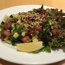 アヒポキ。鮪・海草・きゅうりなどのサラダ（？）アテにも ♪