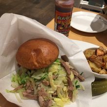 カルアビグバーガー。キャベツいっぱいのバーガー ♪