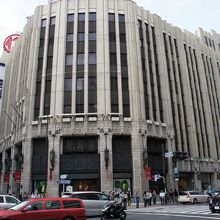 アールデコの堂々たる外観