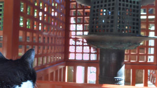 刀傷のついた灯籠