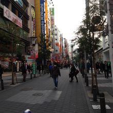 一日中人通りが絶えない