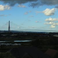 部屋の窓から見たノルマンディー橋