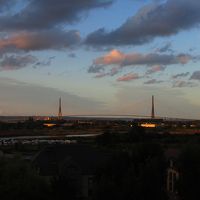 部屋の窓からノルマンディー橋夕景