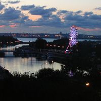部屋の窓から旧港方面夕景