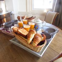 朝食は部屋で。自家製のパン