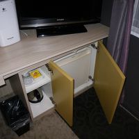 冷蔵庫やお茶のセットがこちらです