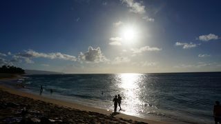 白い砂浜が広がるきれいなビーチ