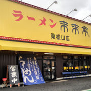 豚の背油がたっぷり、こってりだけれどさっぱりした後味のしょうゆラーメン。