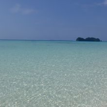 奇麗なビーチと海を後にします