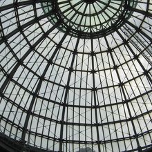 がラス張りの天井部分です