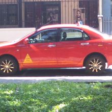 赤い車体がよく目立ちます