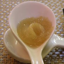 小さいフカヒレが数個入ってます。