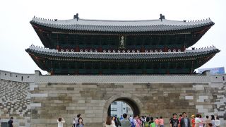 南大門のシンボル