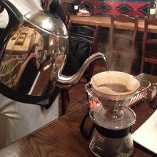 目の前で淹れてくれた