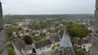 丘の上のセザール塔から見える城壁の残る町並みは風情があります