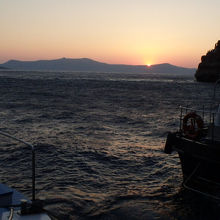 クルーズ船に戻る途中でちょうど夕日が沈む